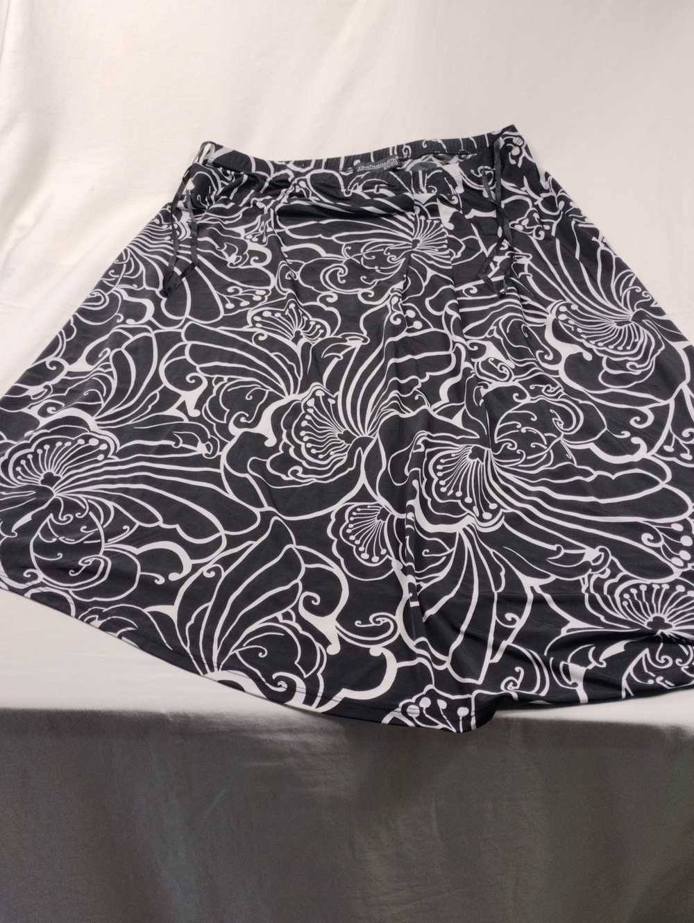 Jonathan martin Black and White Floral Circle Skirt Size Large